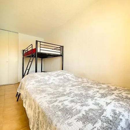 Apartment Apt In Residence With Swimming Pool & Balcony